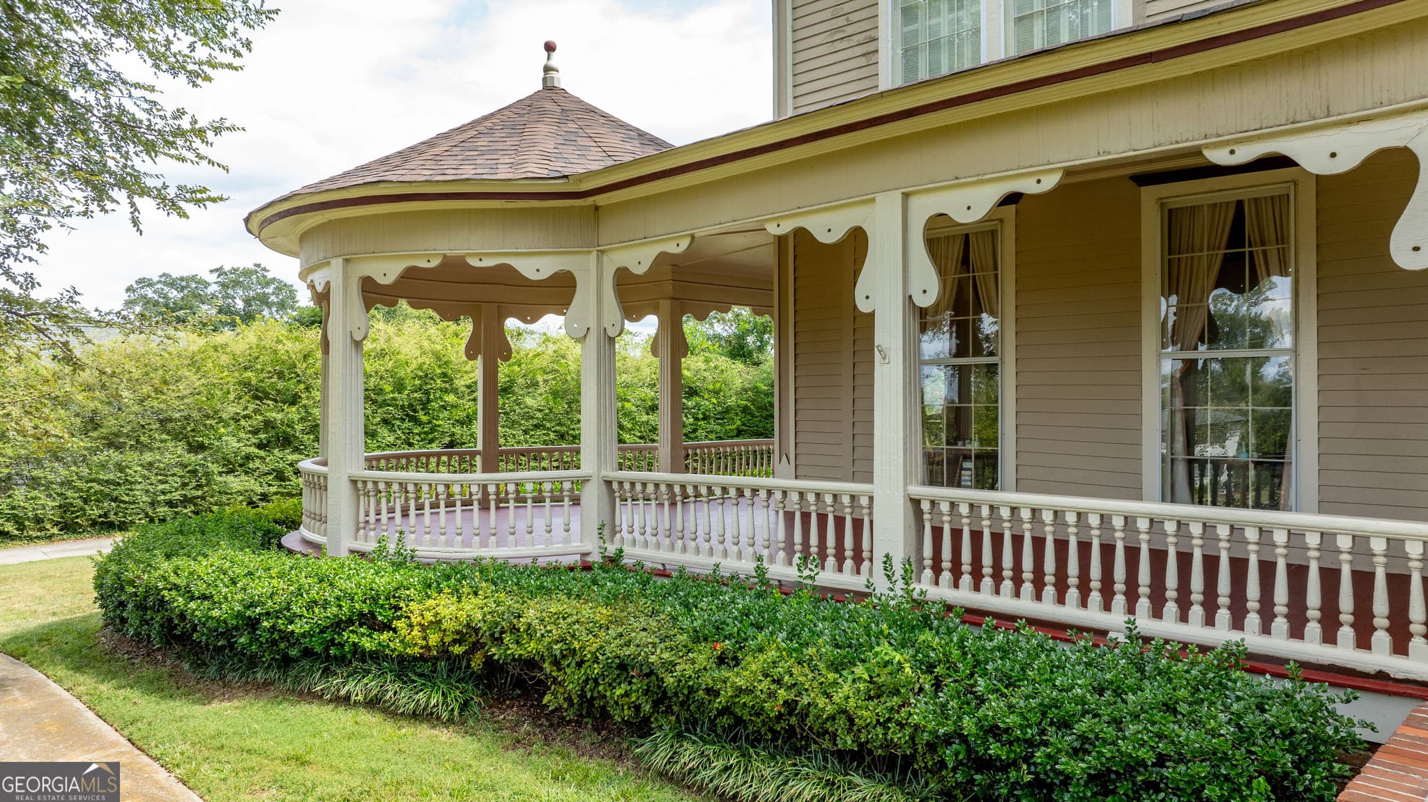 4 bedroom, 3 bathroom, 4,437 sq ft single family residence for sale at 130 LaGrange Street, Newnan, GA 30263 — photo 4