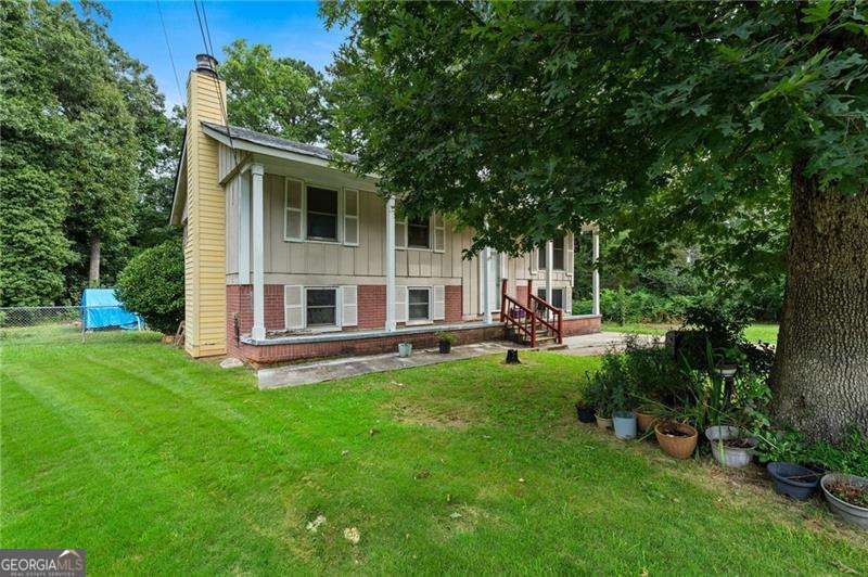4 bedroom, 2.5 bathroom, 2,214 sq ft single family residence for sale at 1140 Pineglen Drive, Riverdale, GA 30296 — photo 4