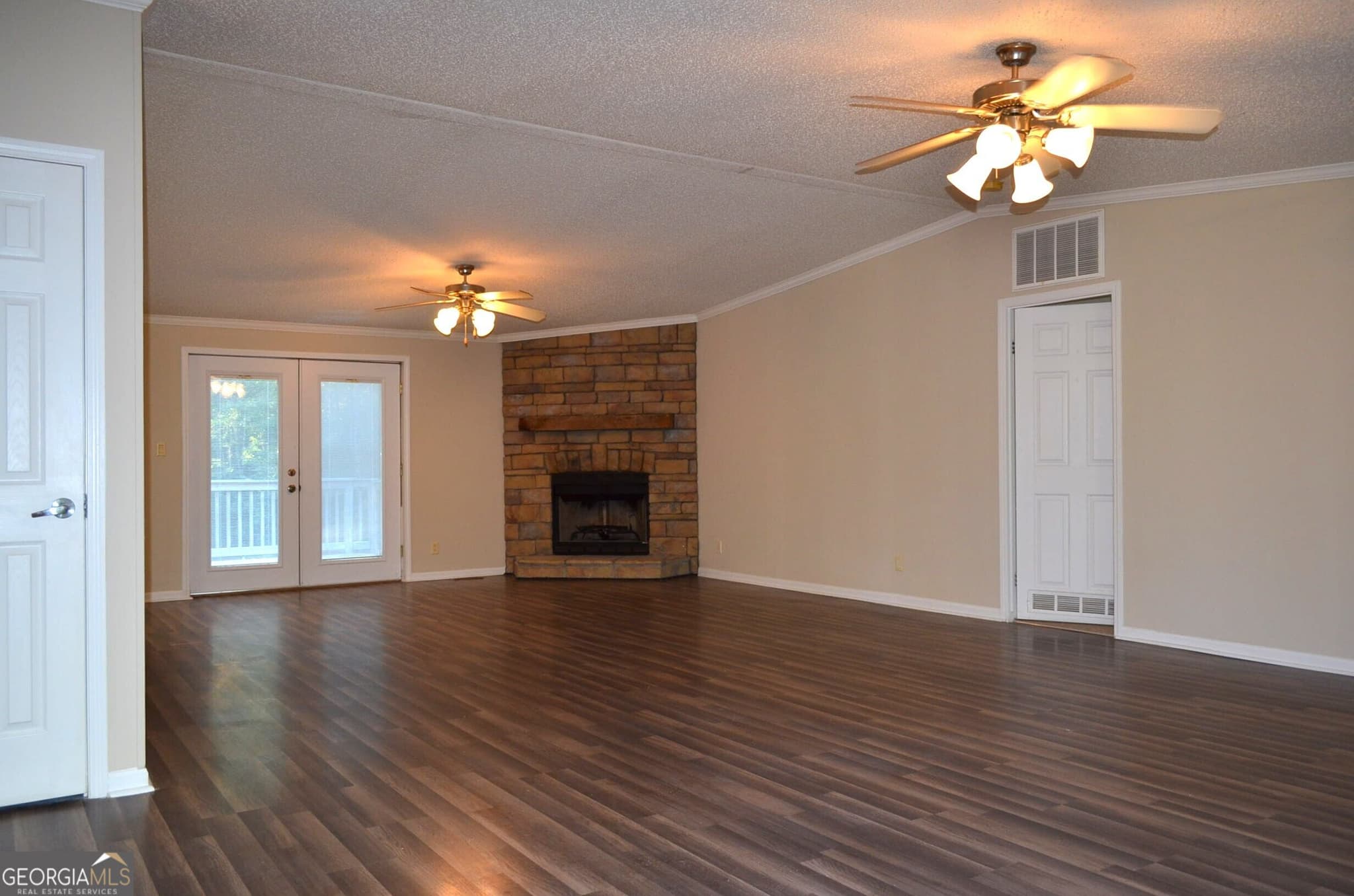 4 bedroom, 2 bathroom, 2,387 sq ft manufactured home,single family residence for sale at 2354 Old Knoxville Road, Knoxville, GA 31050 — photo 2