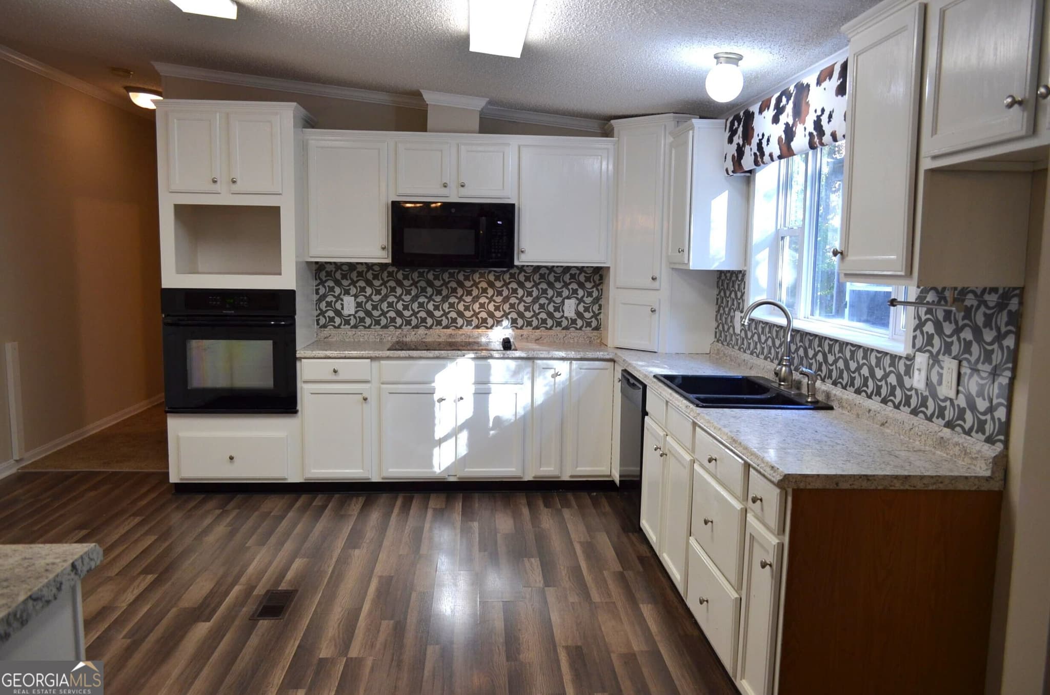 4 bedroom, 2 bathroom, 2,387 sq ft manufactured home,single family residence for sale at 2354 Old Knoxville Road, Knoxville, GA 31050 — photo 6