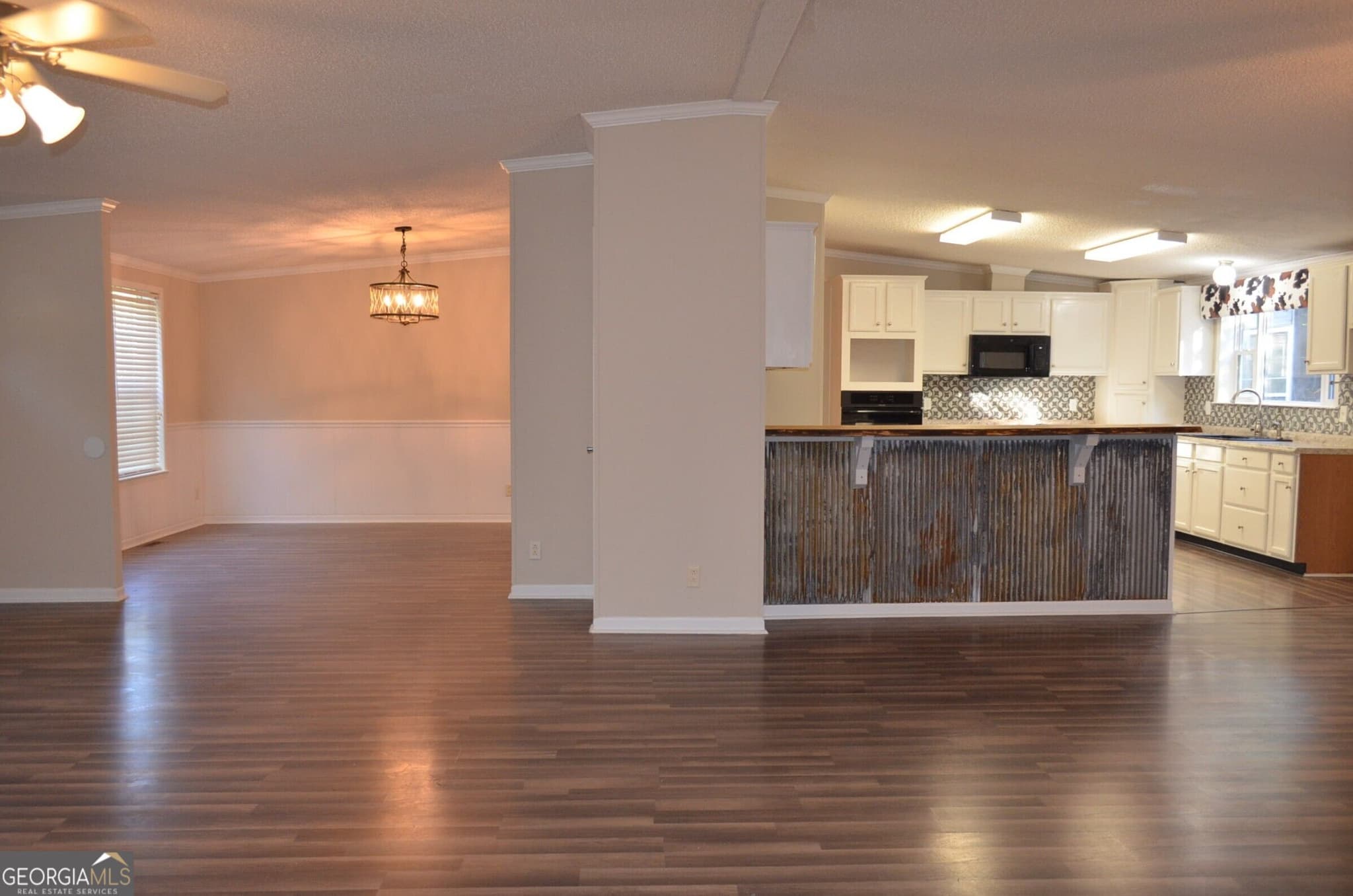 4 bedroom, 2 bathroom, 2,387 sq ft manufactured home,single family residence for sale at 2354 Old Knoxville Road, Knoxville, GA 31050 — photo 4