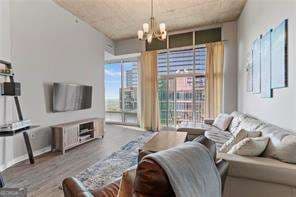 1 bedroom, 1 bathroom, 849 sq ft condominium sold at 943 Peachtree Street 2002, Atlanta, GA 30309