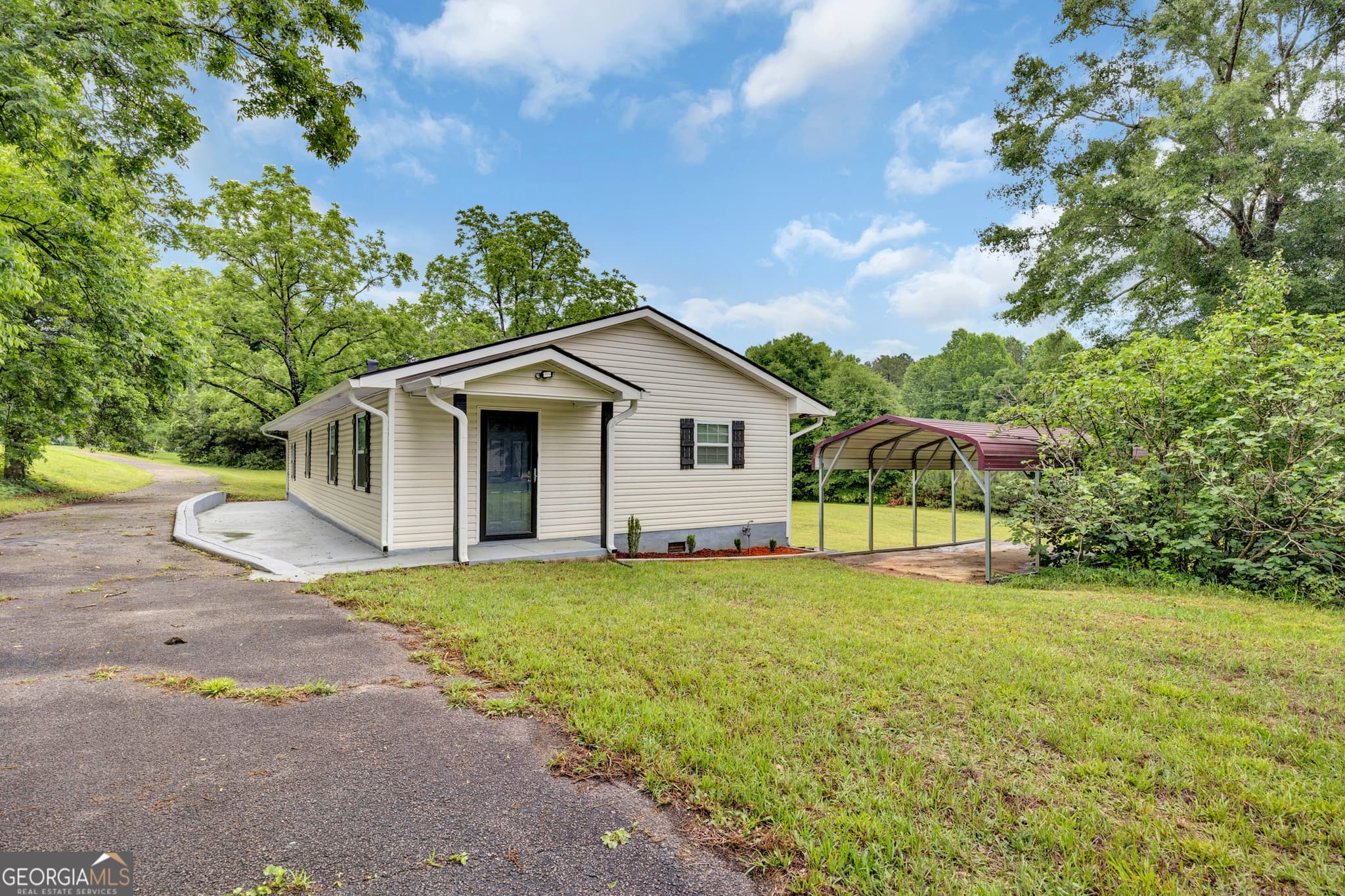 3 bedroom, 2 bathroom, 1,794 sq ft single family residence for sale at 1198 E Atlanta Road, Stockbridge, GA 30281 — photo 3