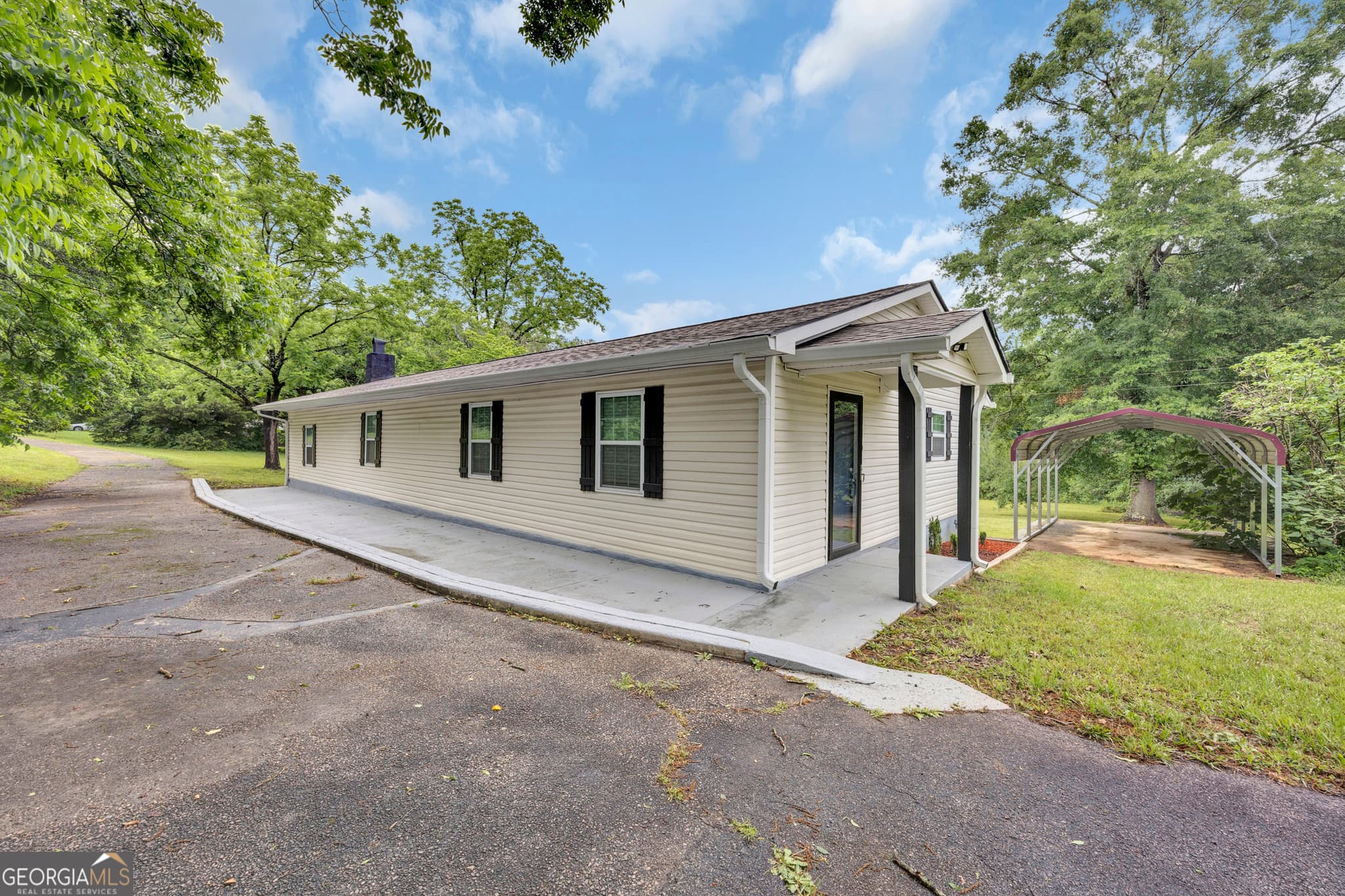 3 bedroom, 2 bathroom, 1,794 sq ft single family residence for sale at 1198 E Atlanta Road, Stockbridge, GA 30281 — photo 1 of 36