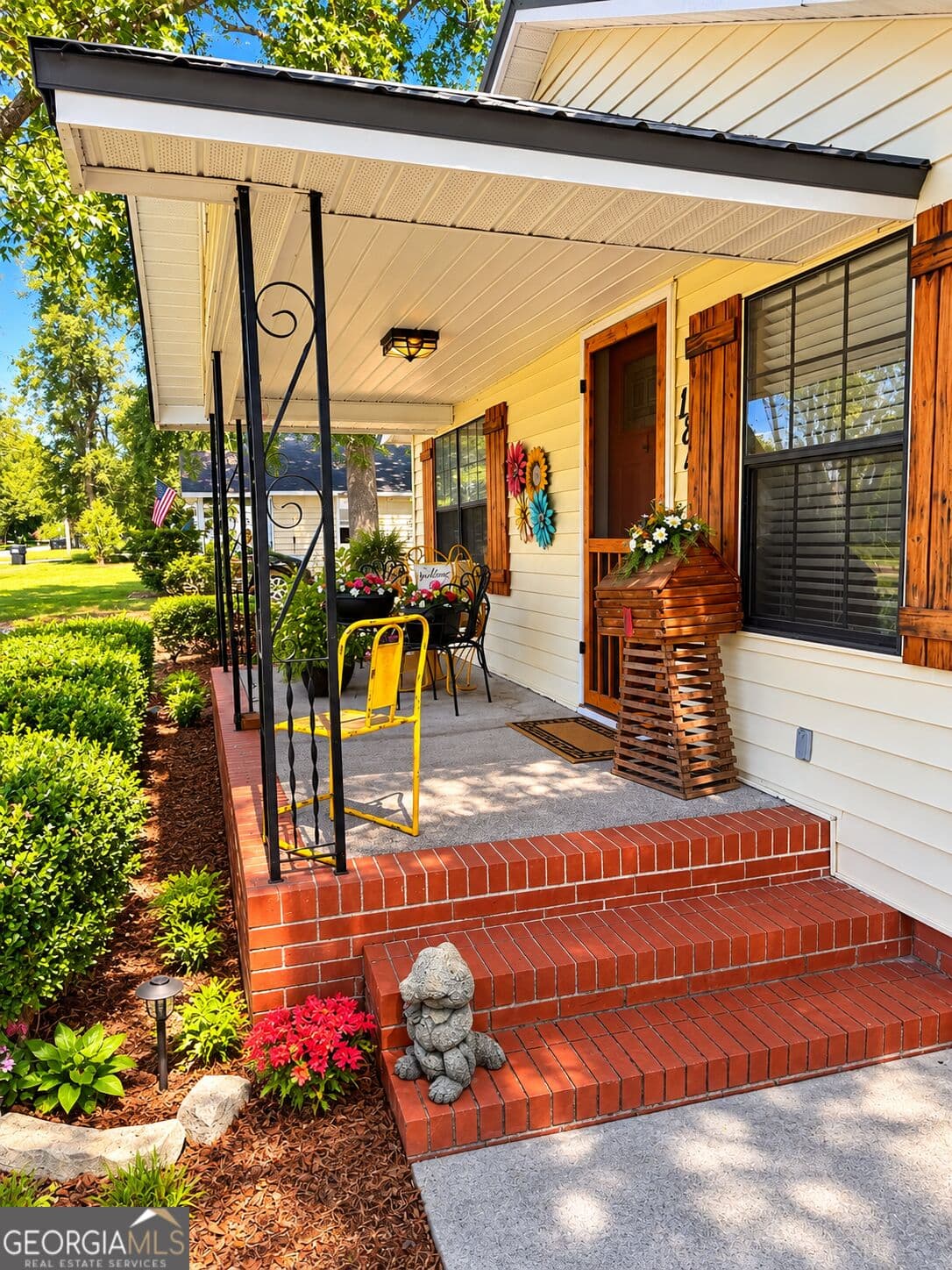 4 bedroom, 2.5 bathroom, 1,938 sq ft single family residence for sale at 184 Pine Street, Gordon, GA 31031 — photo 2