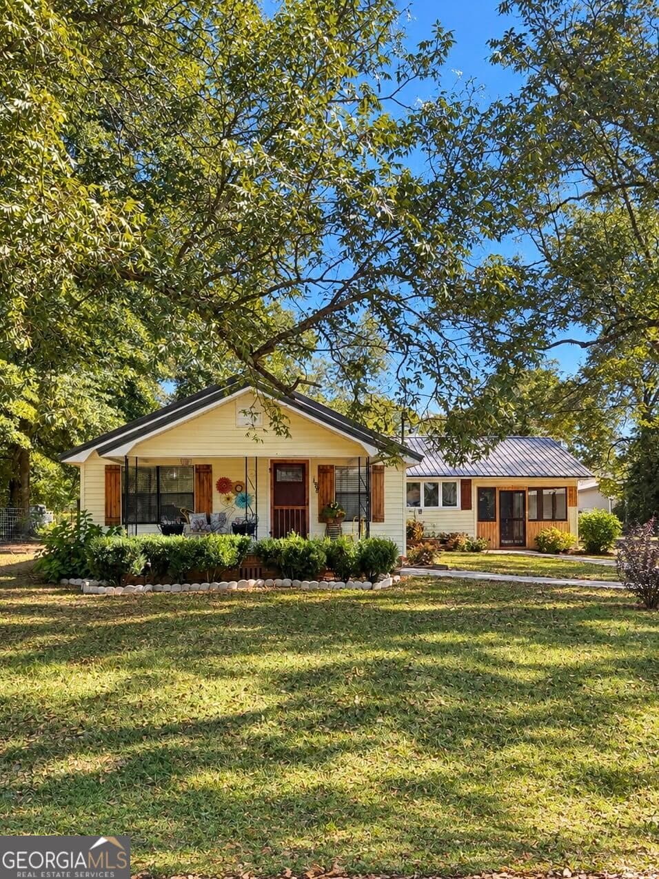 4 bedroom, 2.5 bathroom, 1,938 sq ft single family residence for sale at 184 Pine Street, Gordon, GA 31031 — photo 1 of 20