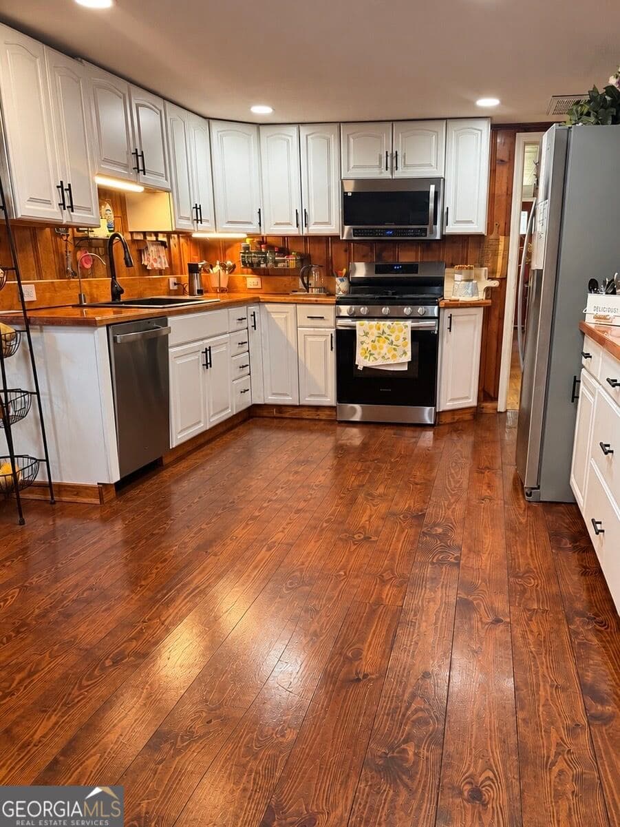 4 bedroom, 2.5 bathroom, 1,938 sq ft single family residence for sale at 184 Pine Street, Gordon, GA 31031 — photo 4
