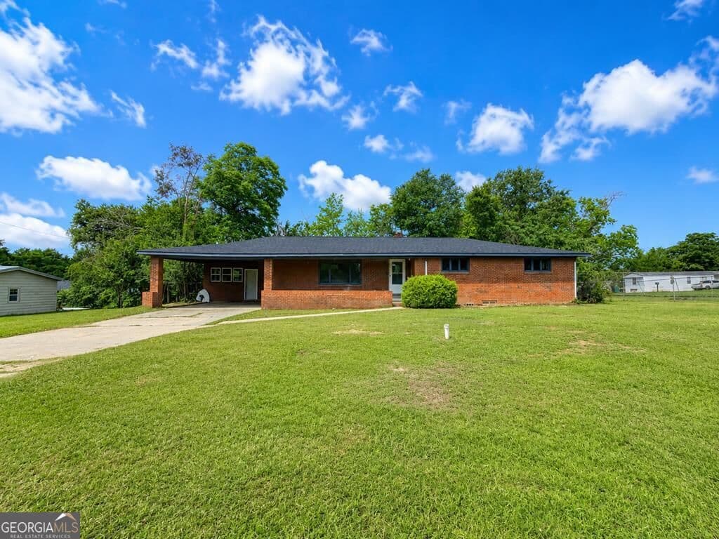 3 bedroom, 2 bathroom, 1,956 sq ft single family residence for sale at 1604 S 11th Street, Cordele, GA 31015