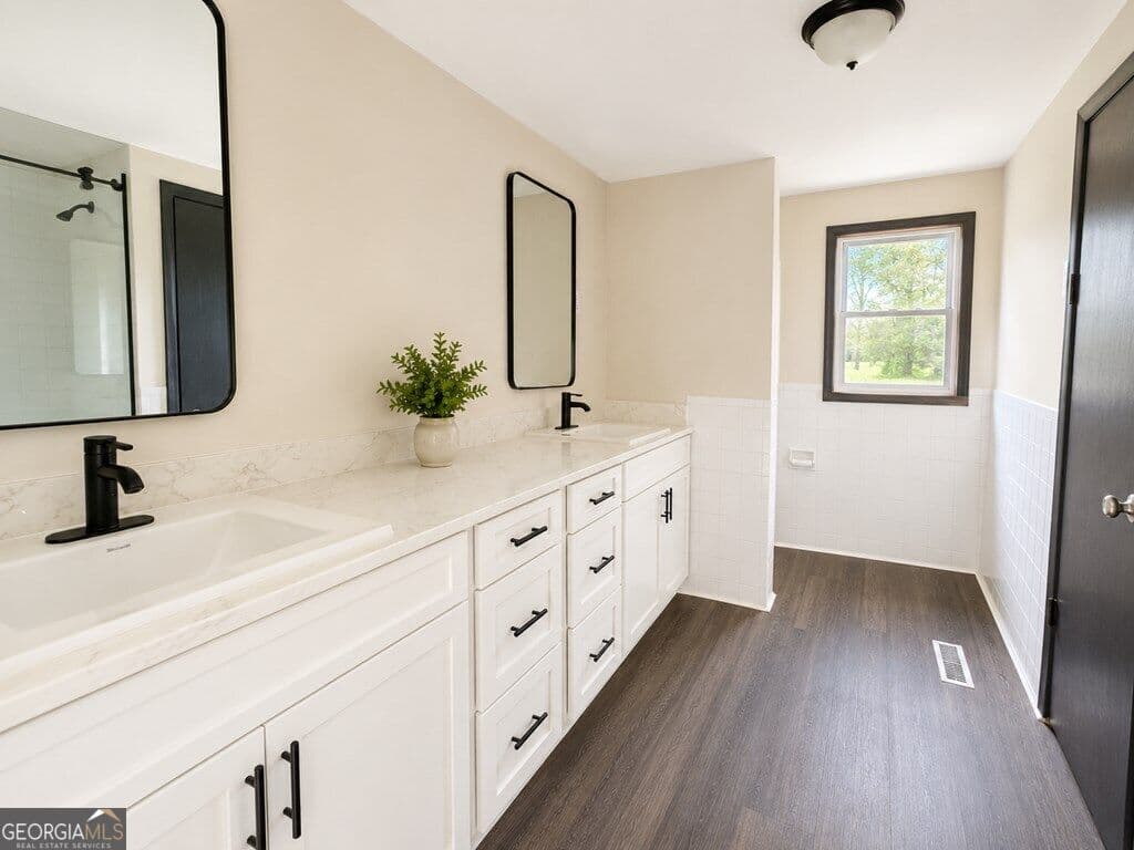 3 bedroom, 2 bathroom, 1,956 sq ft single family residence for sale at 1604 S 11th Street, Cordele, GA 31015 — photo 5