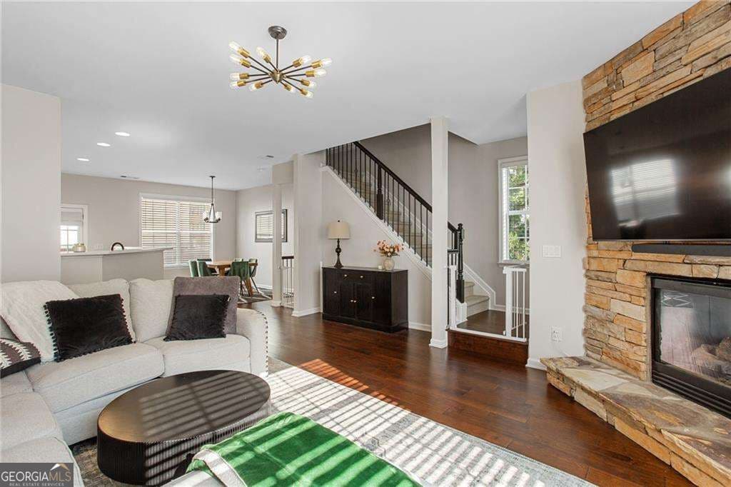 3 bedroom, 2.5 bathroom, 1,960 sq ft townhouse for sale at 3796 Chattahoochee Summit Drive 29, Atlanta, GA 30339 — photo 6