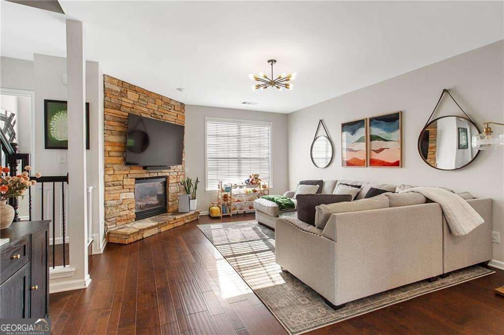3 bedroom, 2.5 bathroom, 1,960 sq ft townhouse for sale at 3796 Chattahoochee Summit Drive 29, Atlanta, GA 30339 — photo 3