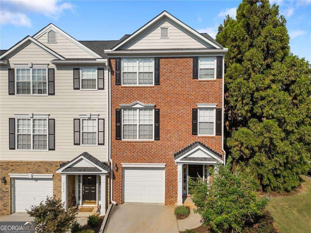 3 bedroom, 2.5 bathroom, 1,960 sq ft townhouse for sale at 3796 Chattahoochee Summit Drive 29, Atlanta, GA 30339 — photo 1 of 37