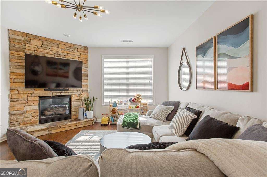 3 bedroom, 2.5 bathroom, 1,960 sq ft townhouse for sale at 3796 Chattahoochee Summit Drive 29, Atlanta, GA 30339 — photo 4