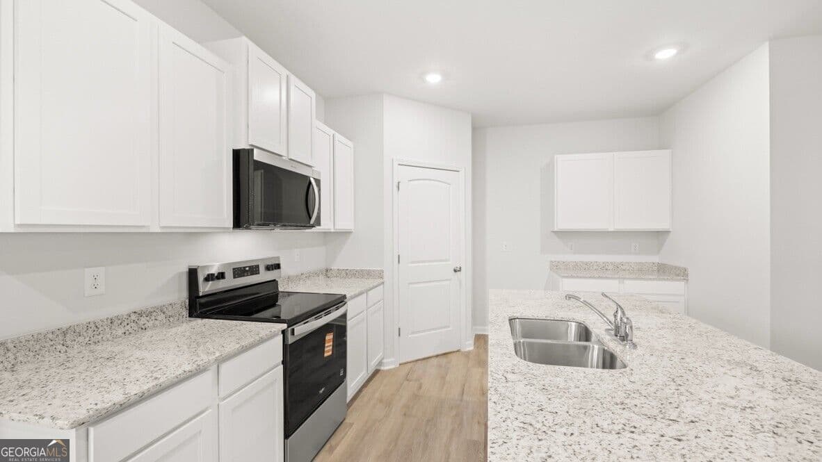 4 bedroom, 2.5 bathroom, 1,877 sq ft townhouse for sale at 3023 Ryker Road, Gainesville, GA 30507 — photo 7