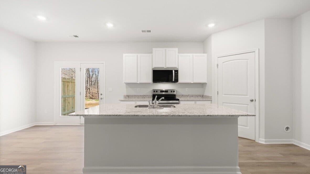 4 bedroom, 2.5 bathroom, 1,877 sq ft townhouse for sale at 3023 Ryker Road, Gainesville, GA 30507 — photo 4