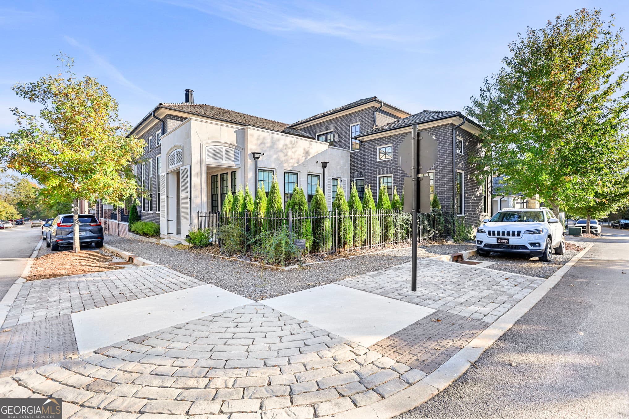 4 bedroom, 4.5 bathroom, 2,823 sq ft single family residence for sale at 190 Central Avenue, Fayetteville, GA 30214 — photo 2