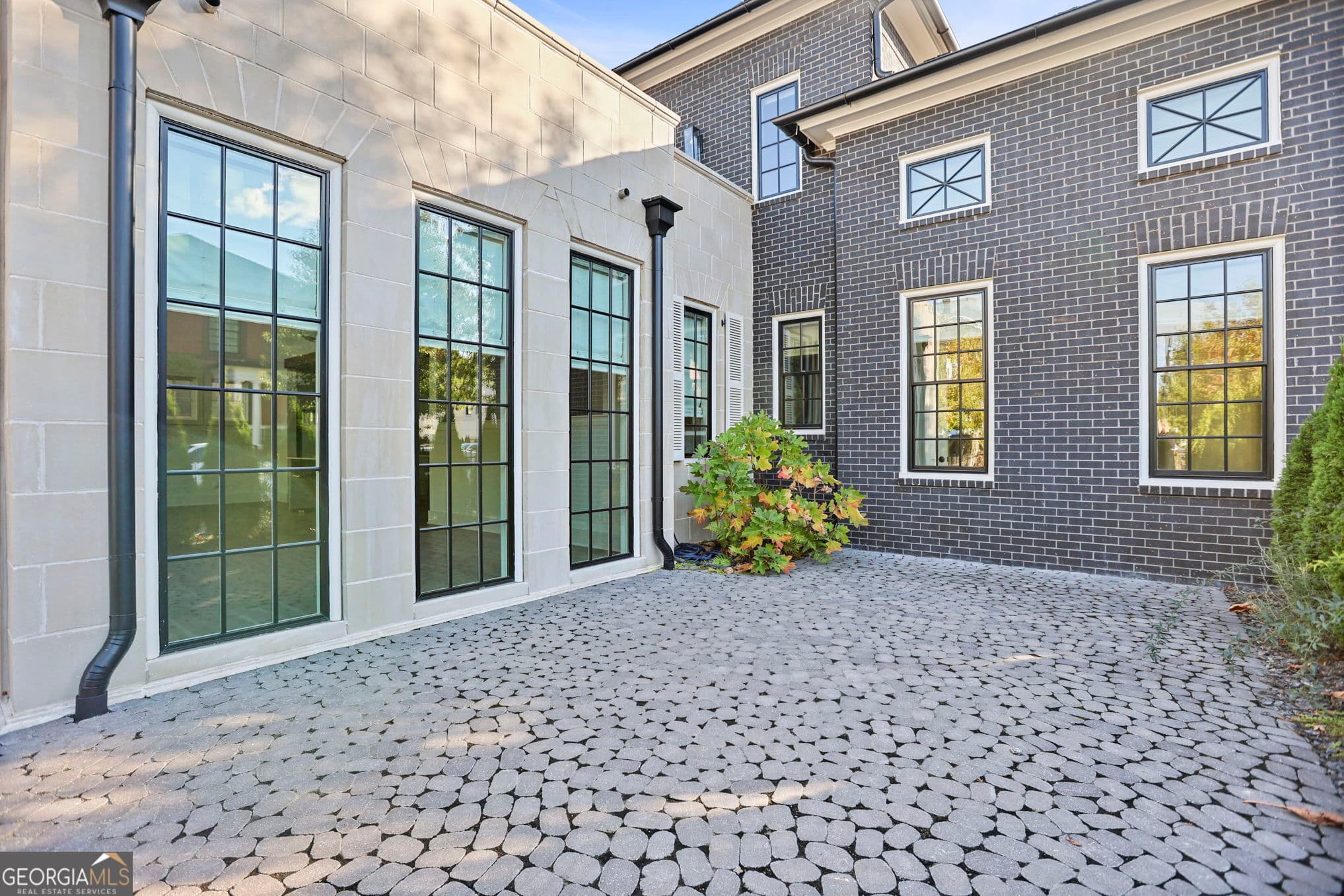 4 bedroom, 4.5 bathroom, 2,823 sq ft single family residence for sale at 190 Central Avenue, Fayetteville, GA 30214 — photo 3