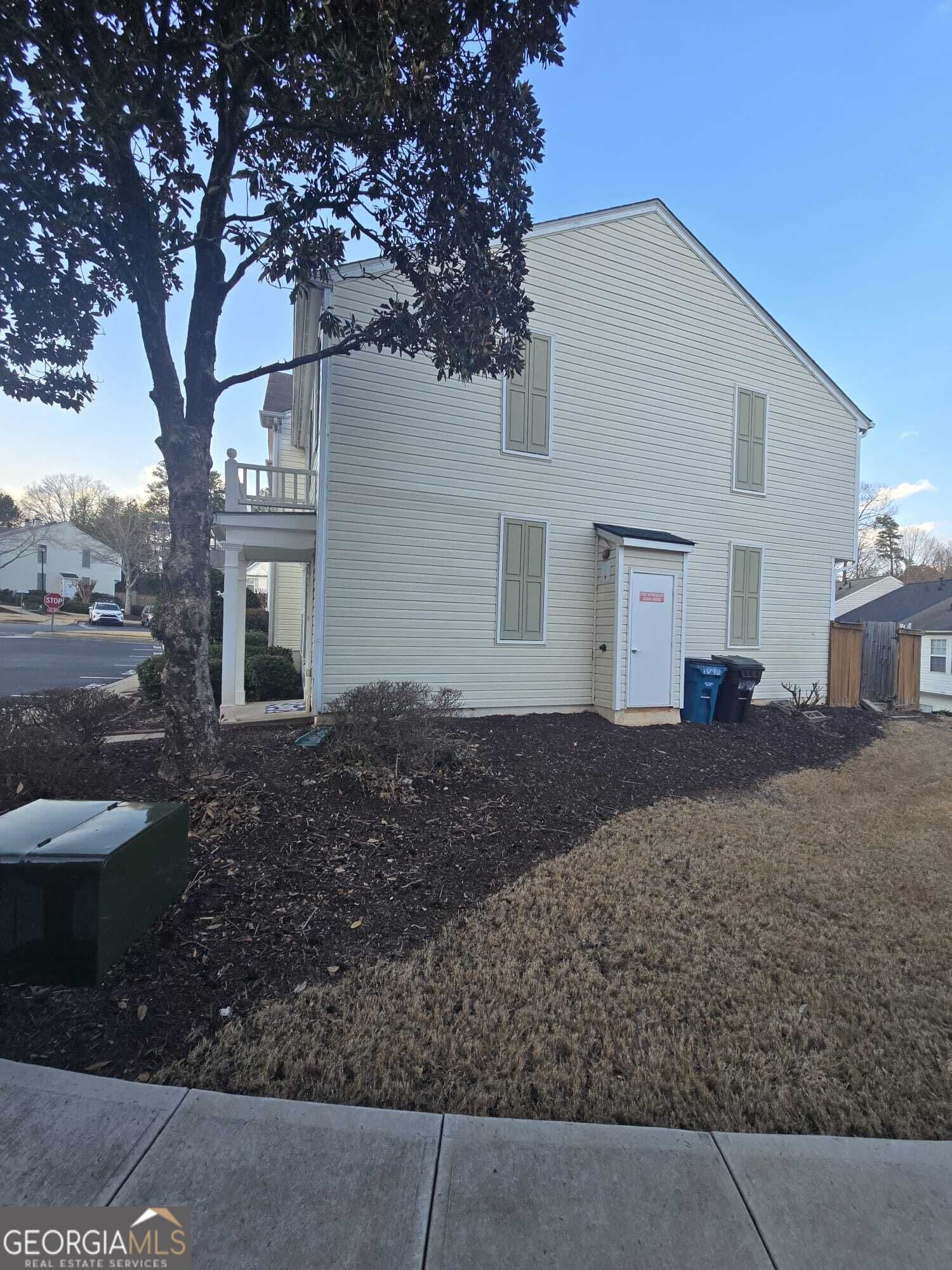 3 bedroom, 2.5 bathroom, 1,370 sq ft townhouse for rent at 1090 Kilmington Court # 102-14, Alpharetta, GA 30009 for $2,300 a month — photo 2