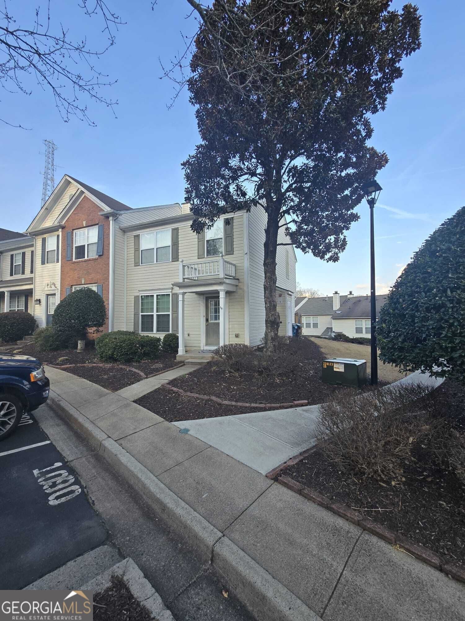 3 bedroom, 2.5 bathroom, 1,370 sq ft townhouse for rent at 1090 Kilmington Court # 102-14, Alpharetta, GA 30009 for $2,300 a month — photo 3