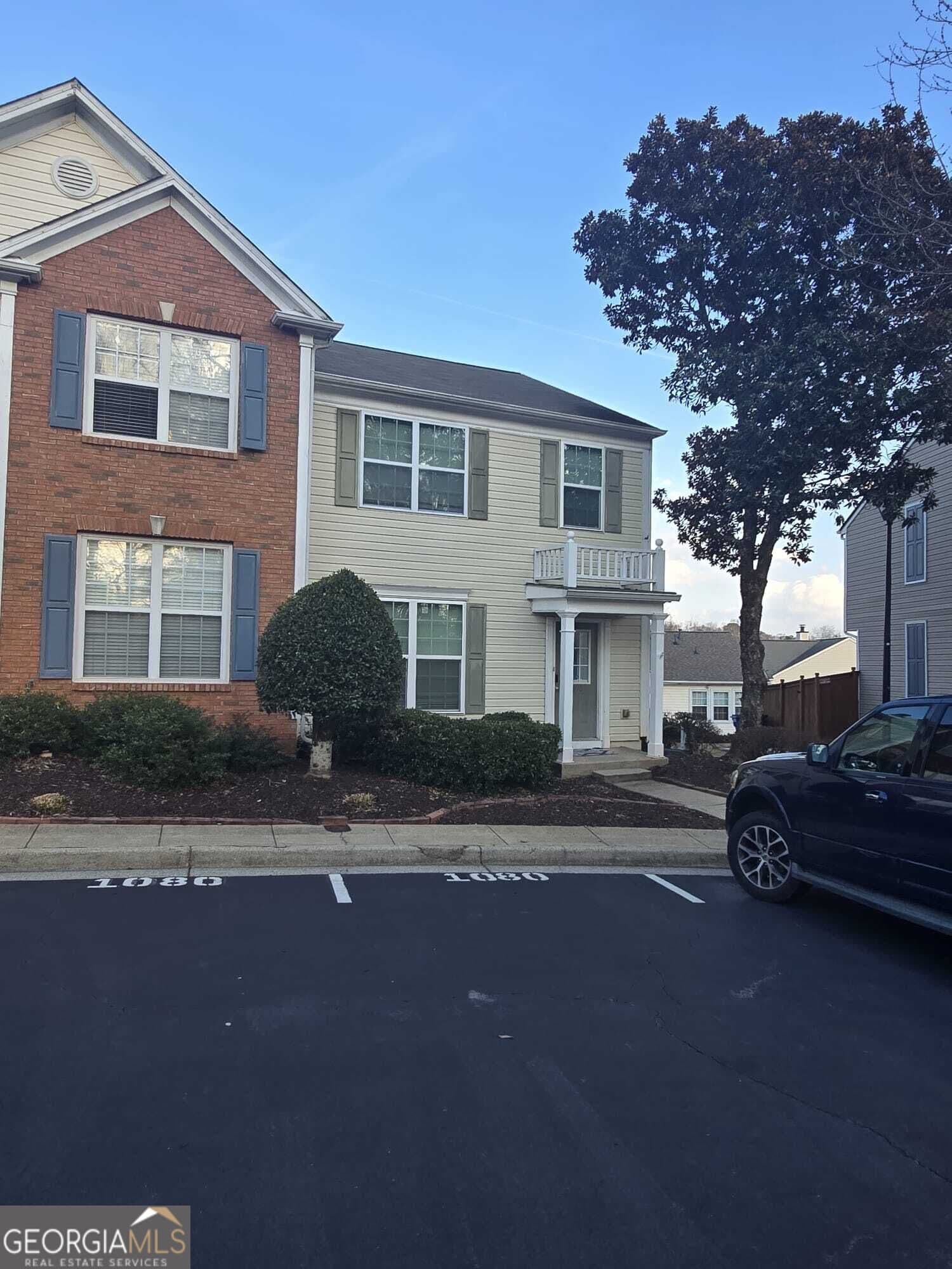 3 bedroom, 2.5 bathroom, 1,370 sq ft townhouse for rent at 1090 Kilmington Court # 102-14, Alpharetta, GA 30009 for $2,300 a month — photo 1 of 28