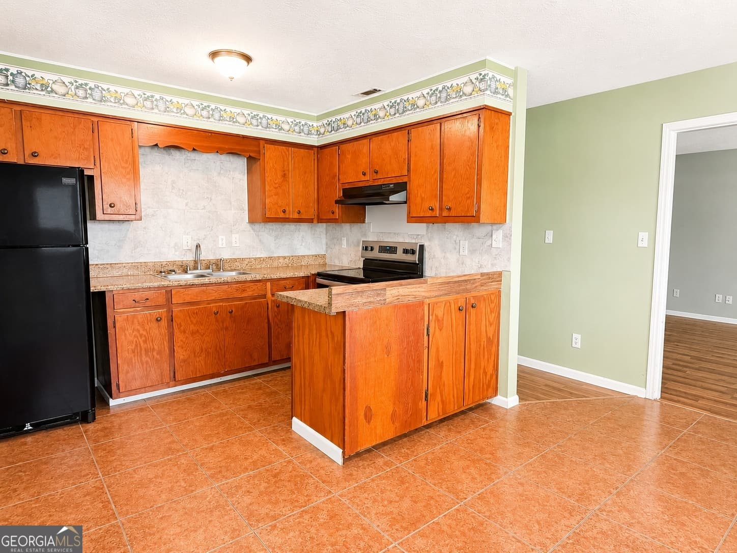 3 bedroom, 1.5 bathroom, 1,392 sq ft single family residence for sale at 2021 Tebeau Street, Waycross, GA 31501 — photo 5