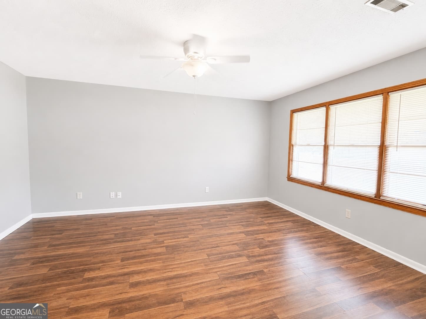 3 bedroom, 1.5 bathroom, 1,392 sq ft single family residence for sale at 2021 Tebeau Street, Waycross, GA 31501 — photo 8