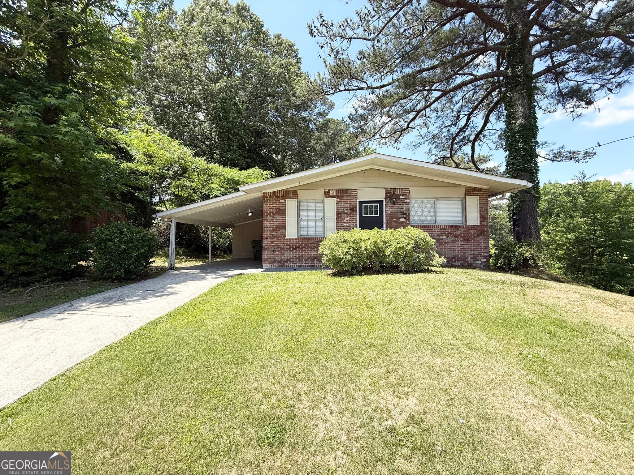 3 bedroom, 1.5 bathroom, 1,092 sq ft single family residence for sale at 674 Lyric Way, Atlanta, GA 30318 — photo 2