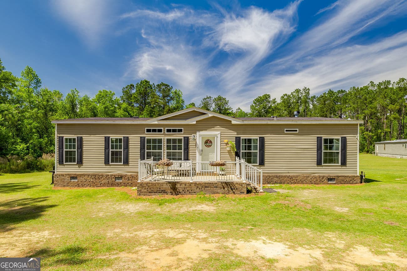 3 bedroom, 2 bathroom, 1,792 sq ft manufactured home,single family residence sold at 1459 Emmanuel Barrow Road, Claxton, GA 30417