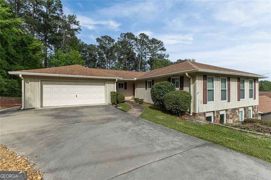 5 bedroom, 3 bathroom, 3,051 sq ft single family residence for sale at 8 Wellington Way, Rome, GA 30161 — photo 2