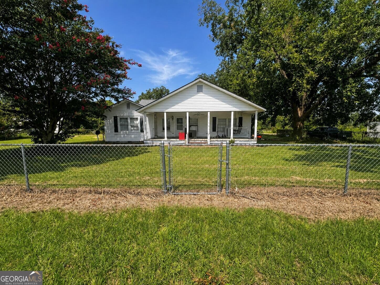 3 bedroom, 1 bathroom, 1,984 sq ft single family residence for sale at 162 Brookfield Lenox Road, Tifton, GA 31794