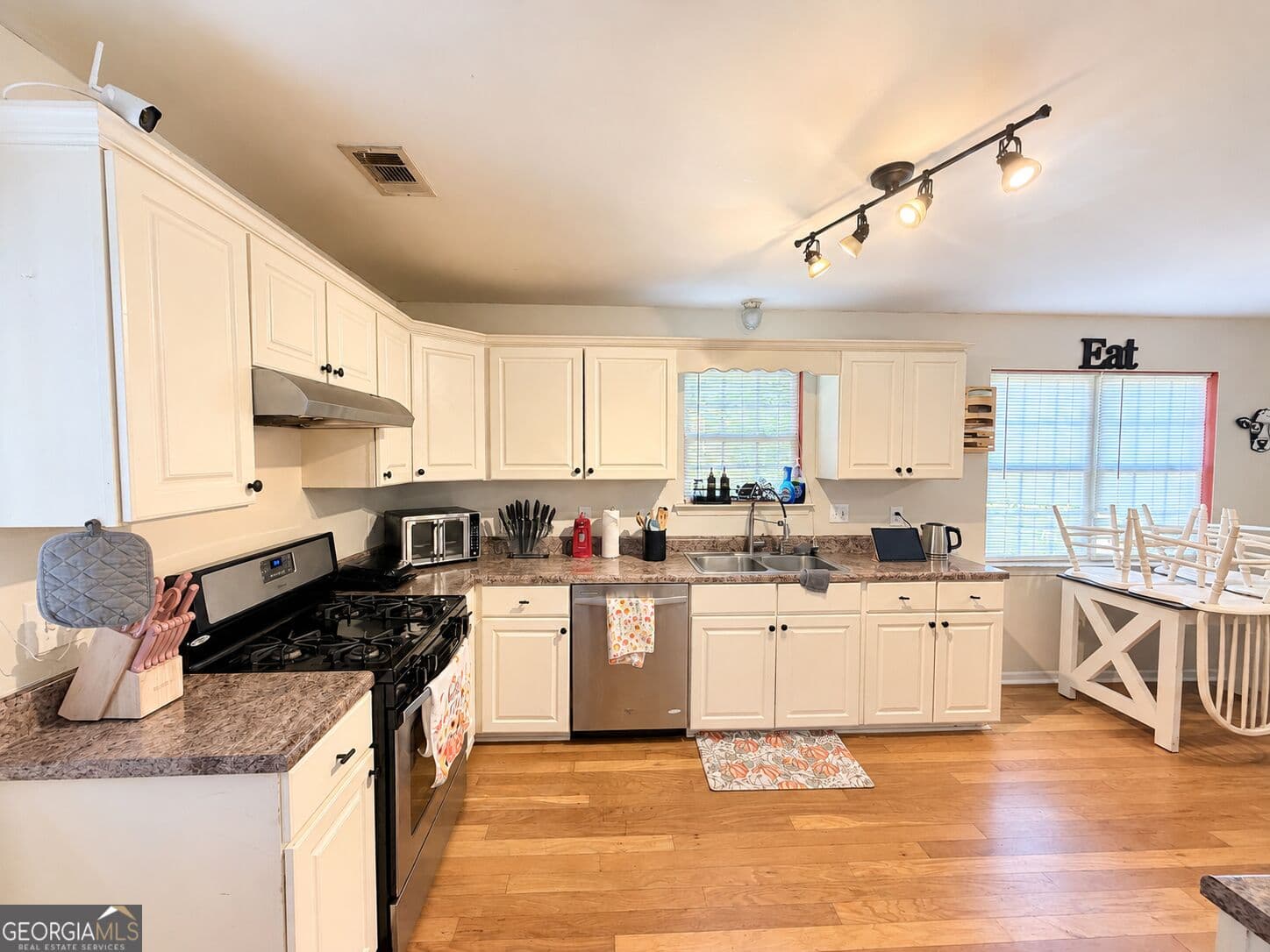 4 bedroom, 2.5 bathroom, 2,173 sq ft single family residence for sale at 119 Springfield Lane, Warner Robins, GA 31088 — photo 10