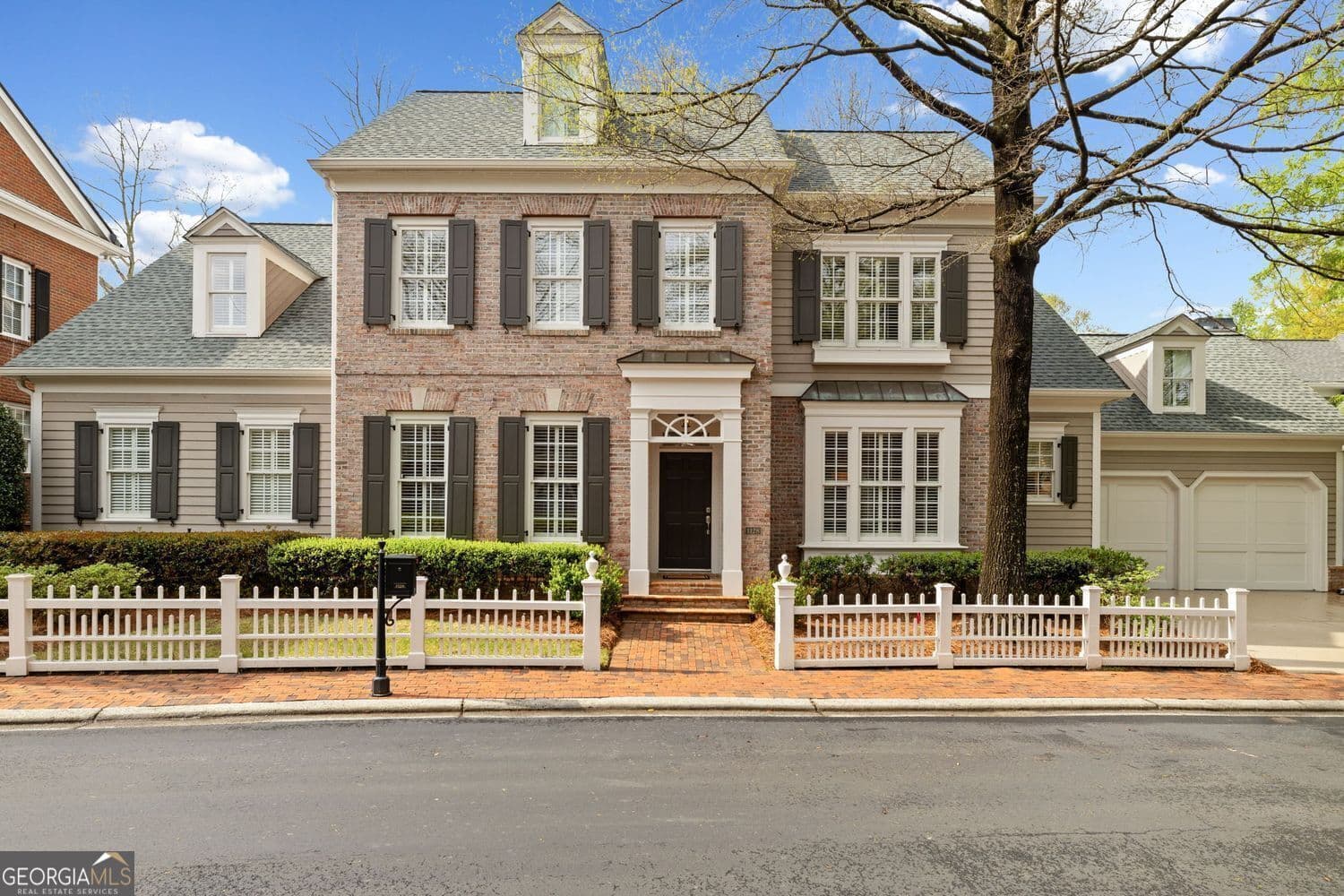 4 bedroom, 3.5 bathroom, 3,500 sq ft single family residence sold at 1128 Bellewood Square, Dunwoody, GA 30338