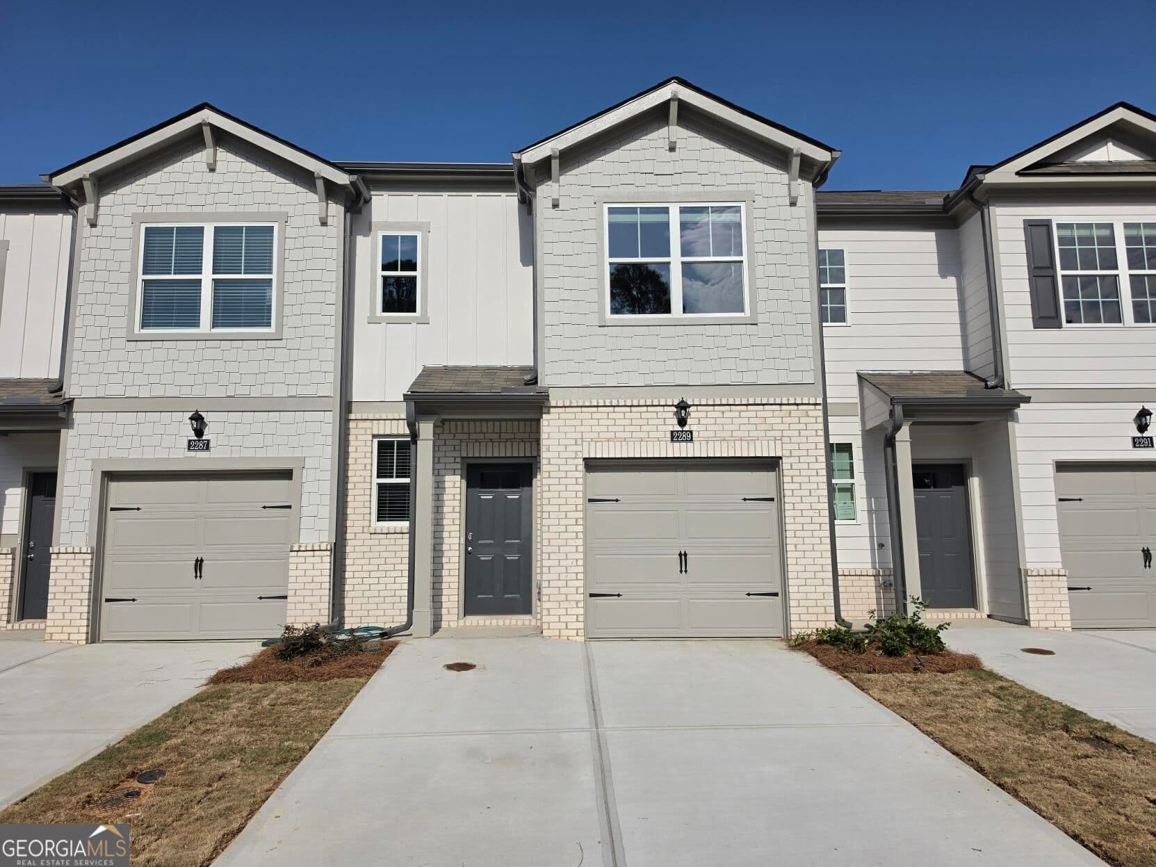 3 bedroom, 2.5 bathroom, 1,418 sq ft townhouse for sale at 2289 Jamin Bend 65, Lithonia, GA 30058 — photo 1 of 28