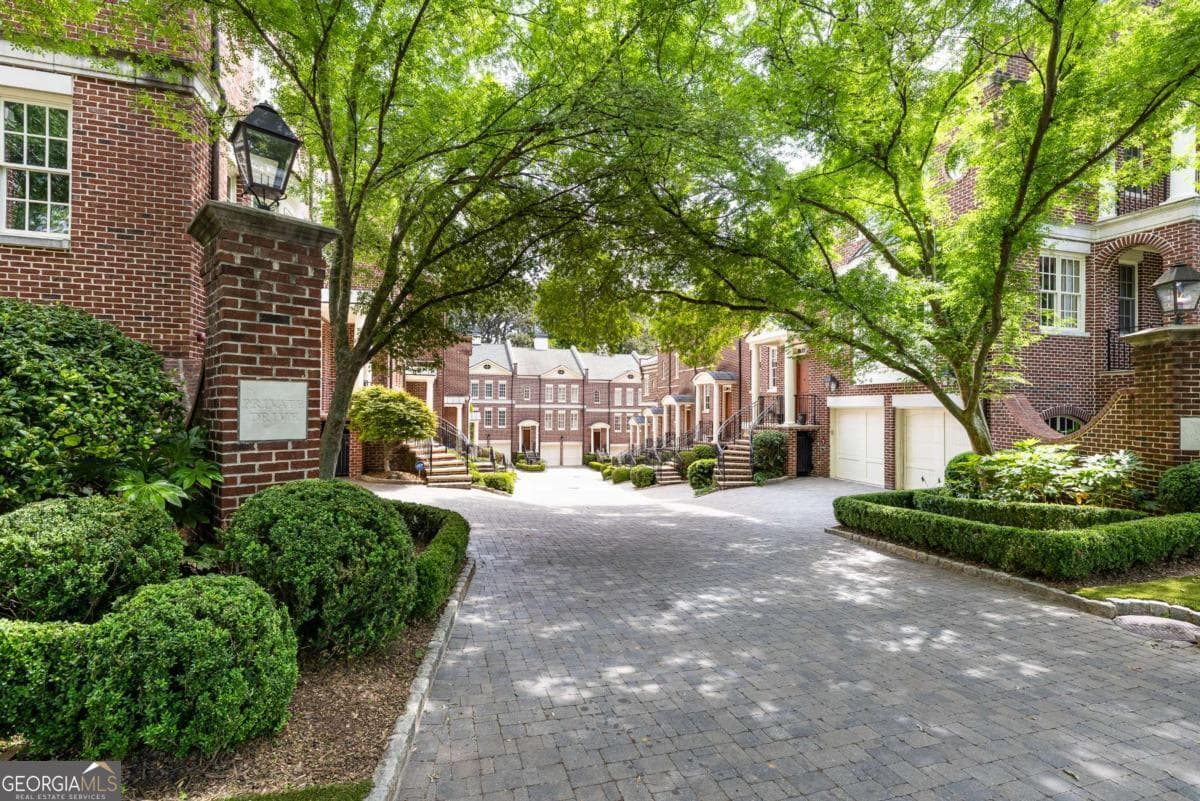 4 bedroom, 4.5 bathroom single family residence sold at 3322 Paces Ferry Avenue, Atlanta, GA 30339