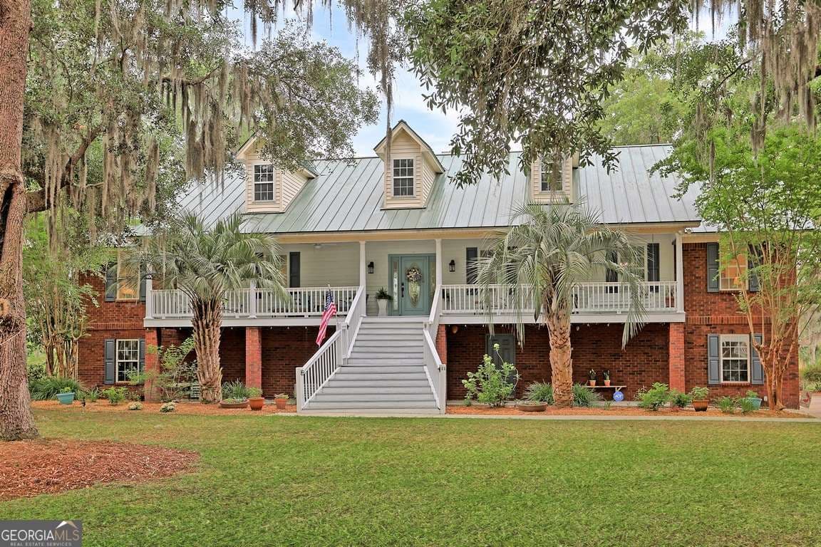 3 bedroom, 2.5 bathroom, 2,522 sq ft single family residence for sale at 11 Mill Run Lane, Richmond Hill, GA 31324 — photo 3