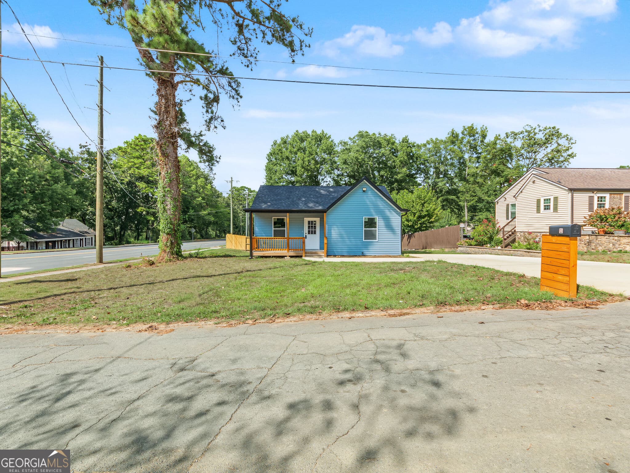 3 bedroom, 2 bathroom, 1,200 sq ft single family residence for sale at 1 Lucille Avenue, Rome, GA 30165 — photo 2