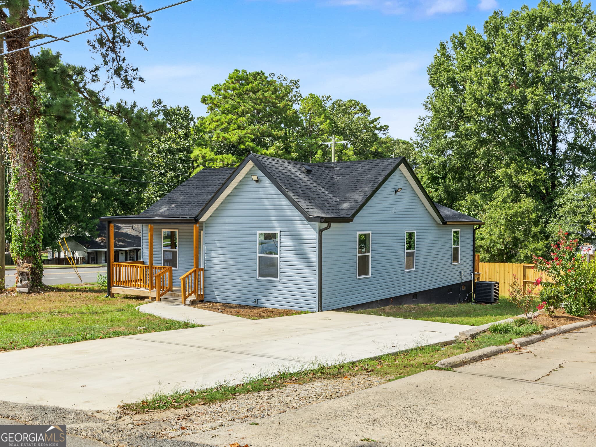 3 bedroom, 2 bathroom, 1,200 sq ft single family residence for sale at 1 Lucille Avenue, Rome, GA 30165 — photo 4