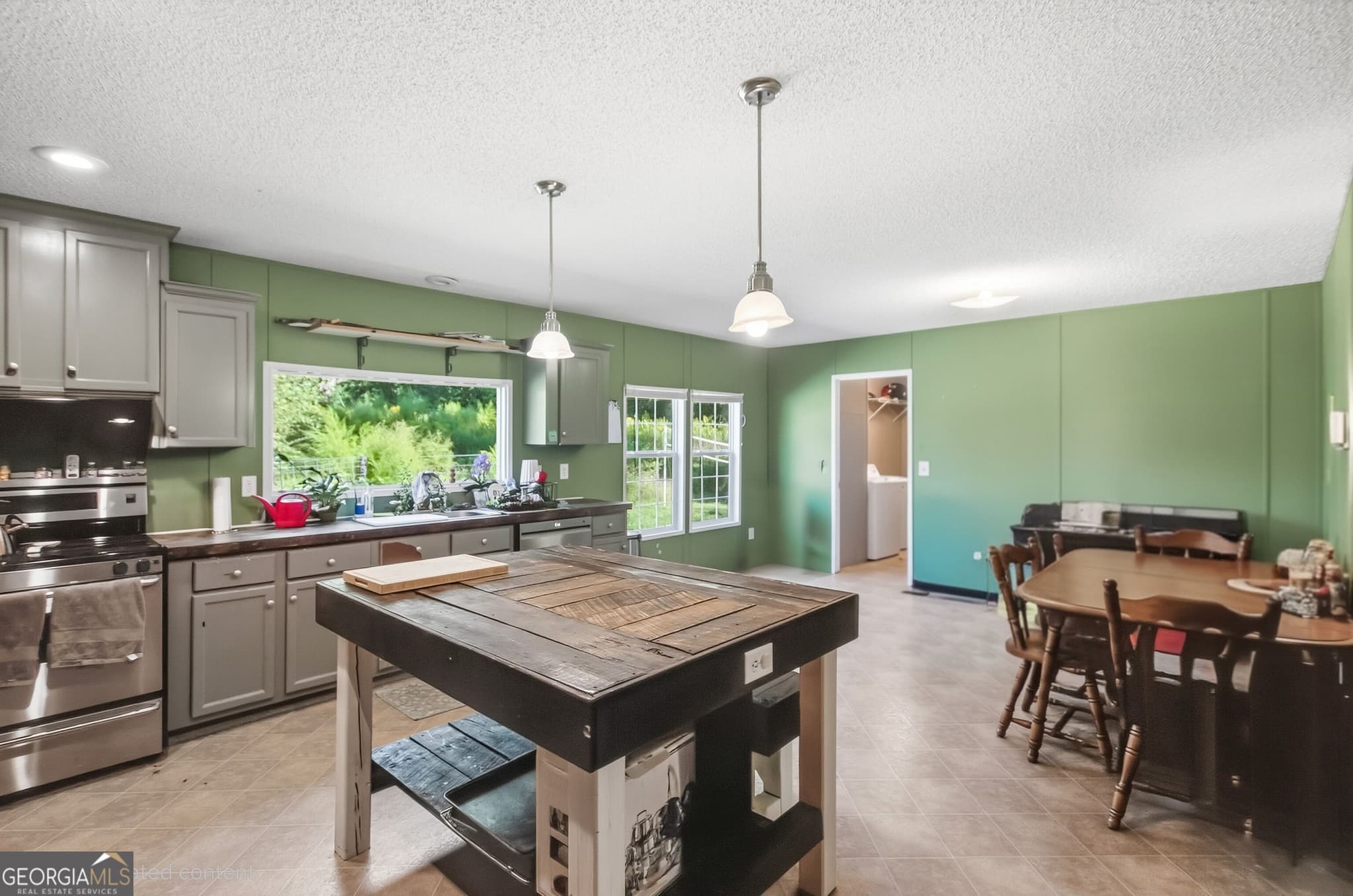 4 bedroom, 2 bathroom, 2,280 sq ft manufactured home,single family residence under contract at 701 Hollywood Church Road, Clarkesville, GA 30523 — photo 9