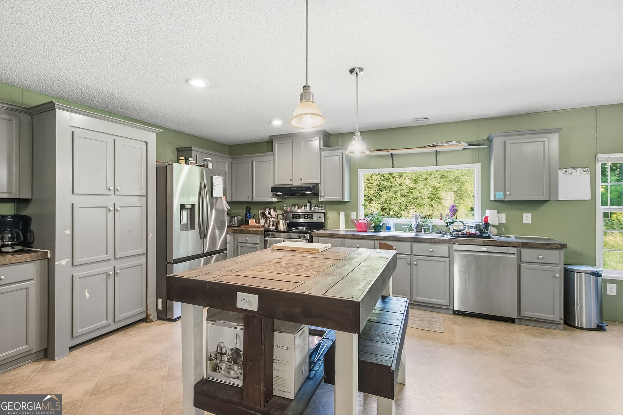 4 bedroom, 2 bathroom, 2,280 sq ft manufactured home,single family residence under contract at 701 Hollywood Church Road, Clarkesville, GA 30523 — photo 4