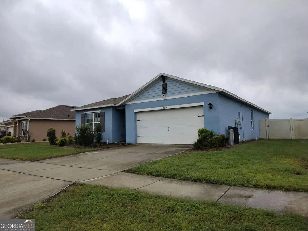 4 bedroom, 2 bathroom, 1,812 sq ft single family residence for sale at 5557 Siltstone Street, Lakeland, FL 33811 — photo 2