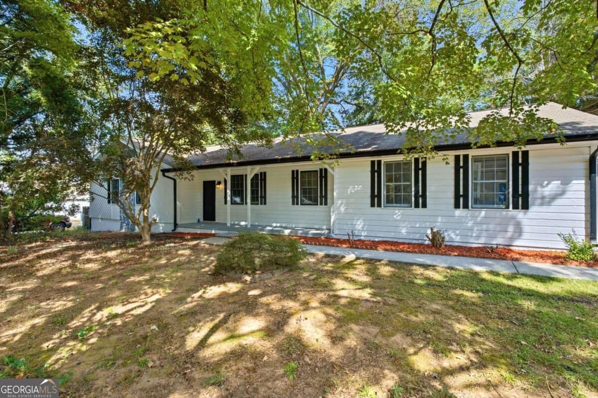 3 bedroom, 2 bathroom, 1,543 sq ft single family residence for sale at 3346 San Antonio Drive, Snellville, GA 30039 — photo 2