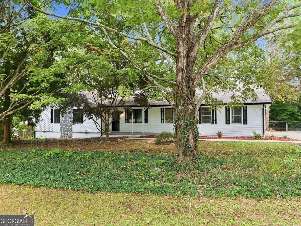 3 bedroom, 2 bathroom, 1,543 sq ft single family residence for sale at 3346 San Antonio Drive, Snellville, GA 30039 — photo 6