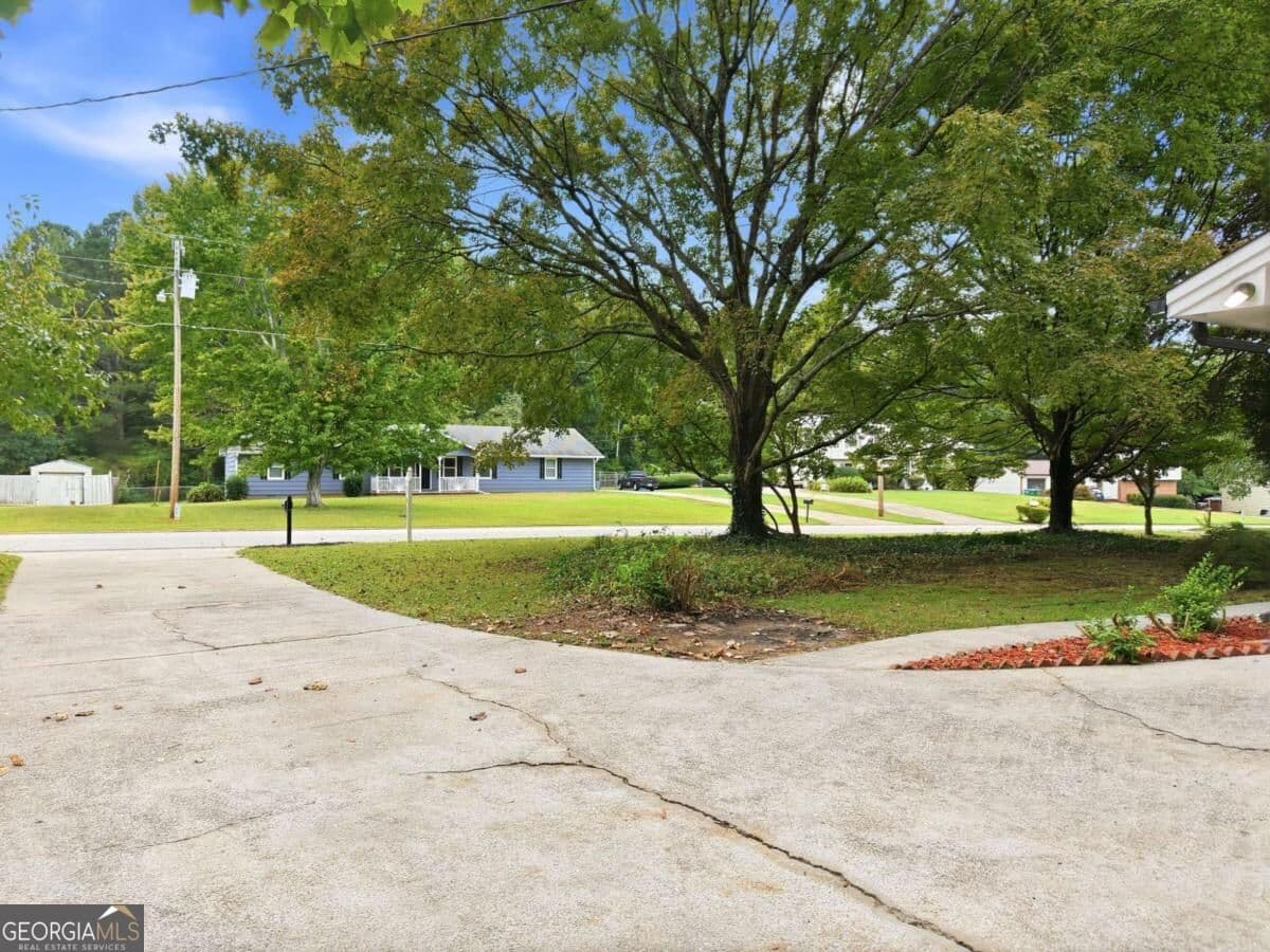 3 bedroom, 2 bathroom, 1,543 sq ft single family residence for sale at 3346 San Antonio Drive, Snellville, GA 30039 — photo 4