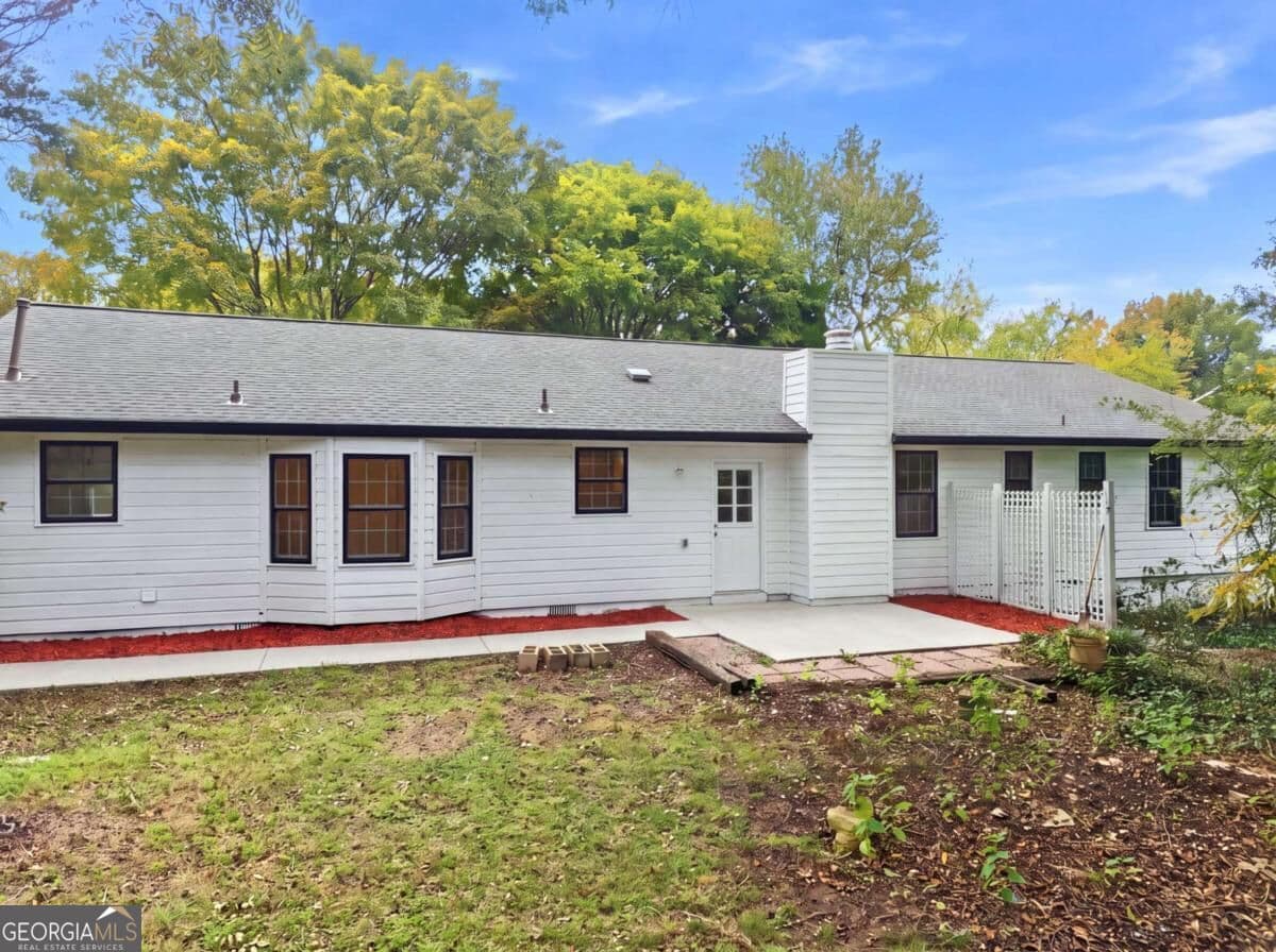 3 bedroom, 2 bathroom, 1,543 sq ft single family residence for sale at 3346 San Antonio Drive, Snellville, GA 30039 — photo 8
