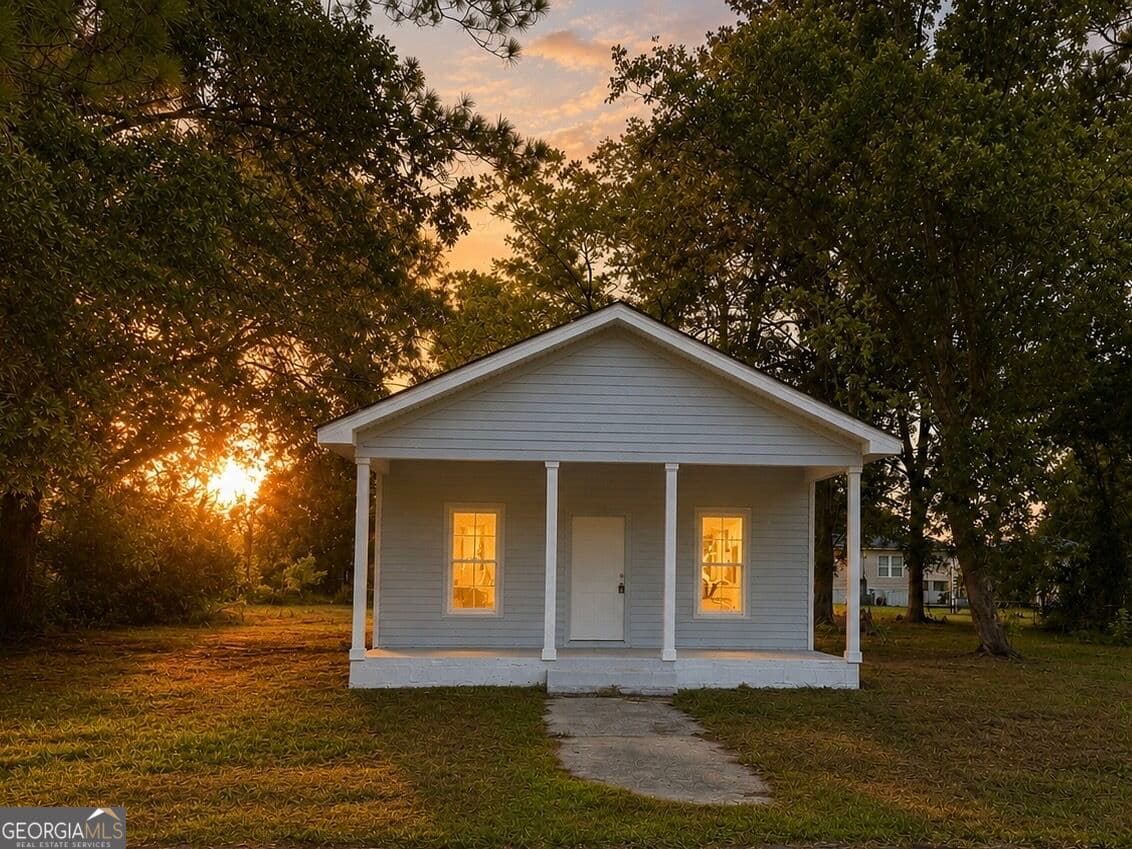 3 bedroom, 2 bathroom, 1,104 sq ft single family residence for sale at 23 Wilson Street, Nahunta, GA 31553