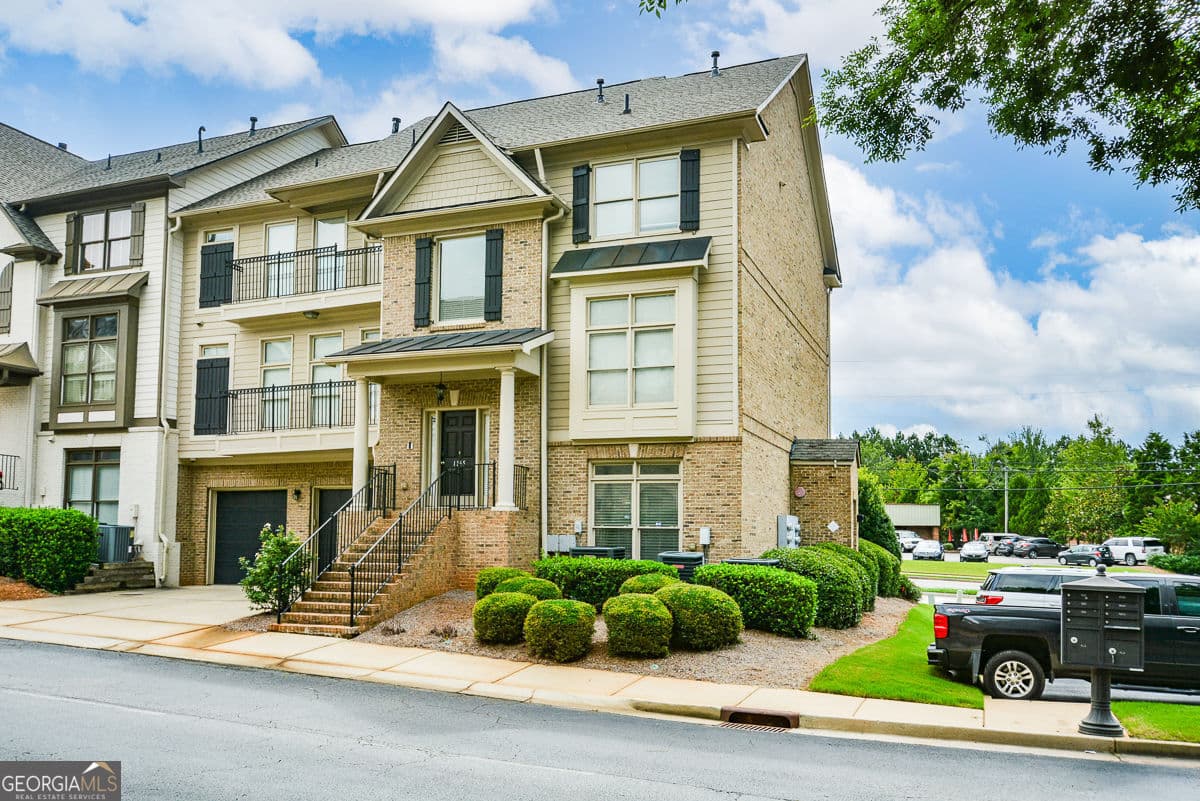 5 bedroom, 3.5 bathroom, 5,201 sq ft townhouse for rent at 1165 Laurel Place, Smyrna, GA 30080 for $7,995 a month — photo 4