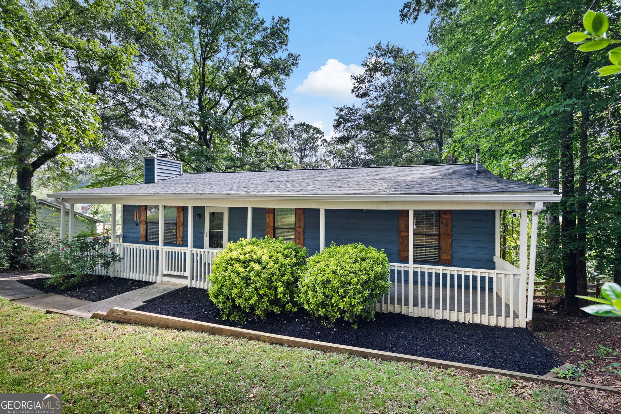 3 bedroom, 2 bathroom, 2,200 sq ft single family residence sold at 119 S Mill Creek Court, Woodstock, GA 30188