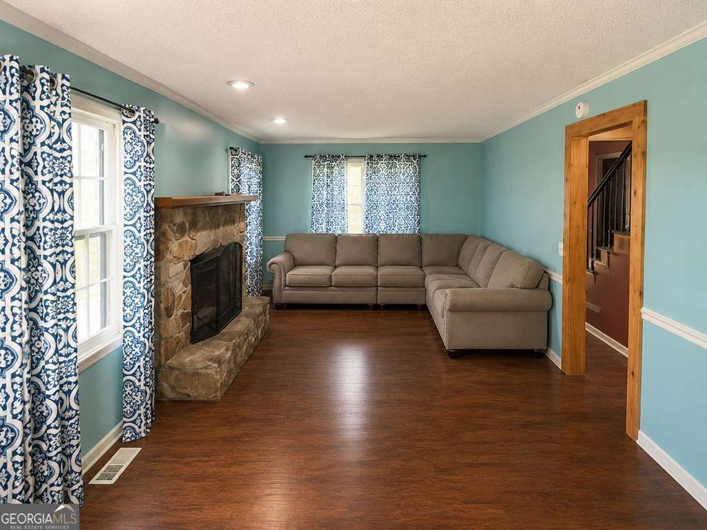 3 bedroom, 3 bathroom, 1,706 sq ft single family residence for sale at 31 Dodson, Enigma, GA 31749 — photo 6