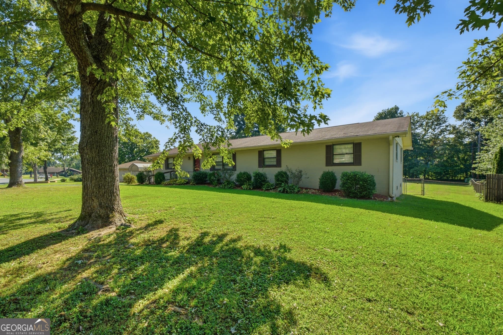 3 bedroom, 2 bathroom, 1,825 sq ft single family residence for sale at 105 Hamel Drive, Chickamauga, GA 30707 — photo 4