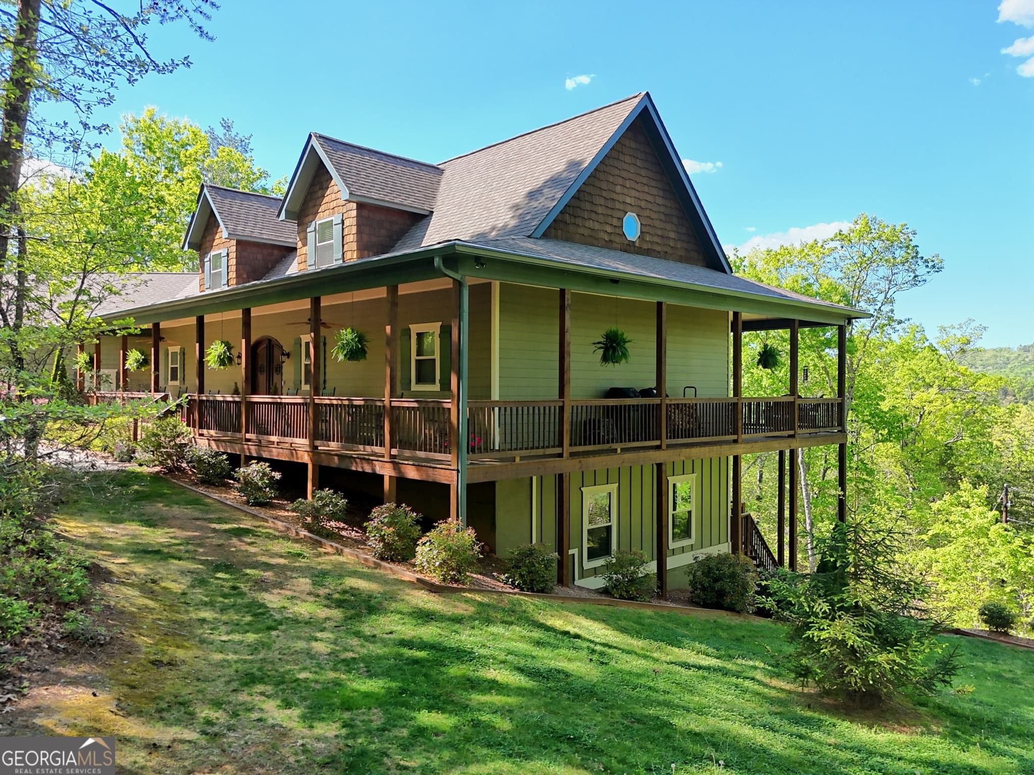 6 bedroom, 3.5 bathroom, 4,648 sq ft single family residence for sale at 421 Hickory Nut Mtn, Tallulah Falls, GA 30573 — photo 1 of 63